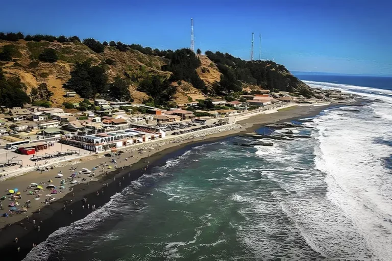 Vista de la costa de Duao e Iloca